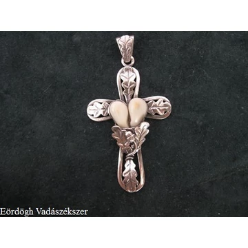 Kereszt medál tölgylevéllel és grandlival